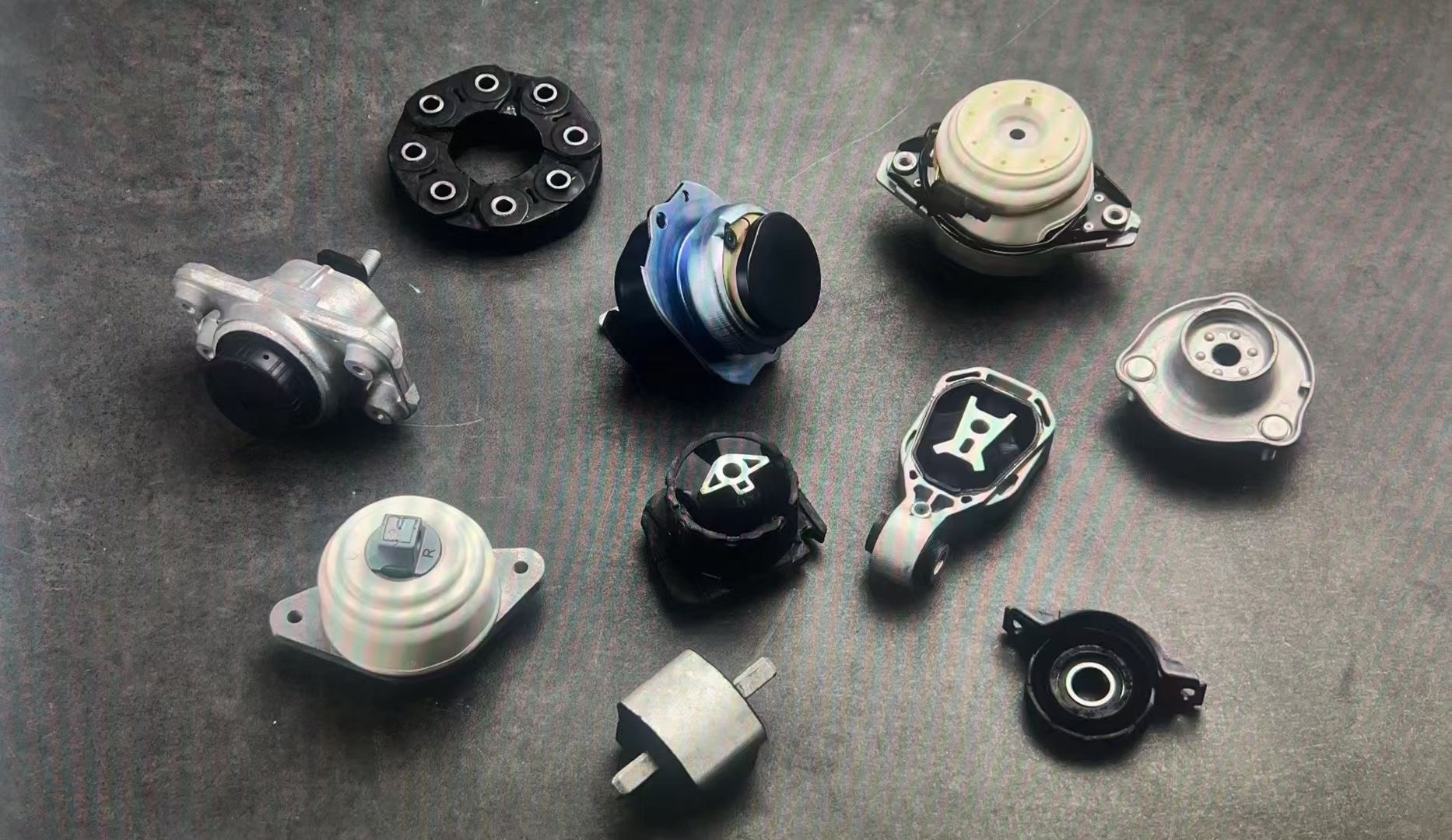 我们专注于奔驰,宝马等系列 发动机系列